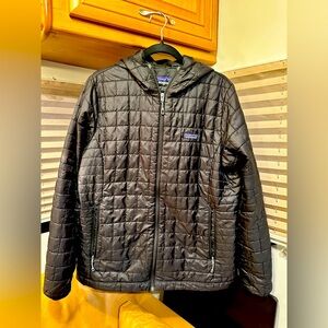 Wm’s Patagonia Nano Puff w/ hood XL